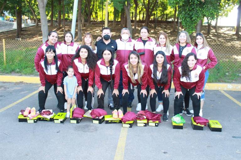 Uniforman a selección que competirá en Nacional 5ta Copa Mamás 2021