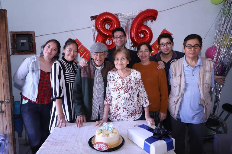 Feliz a sus 86 años celebra la vida, don Jorge Salazar