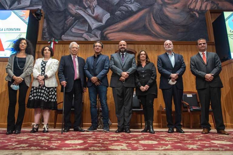 Compiten tres mexicanos por el Premio de Novela Vargas Llosa