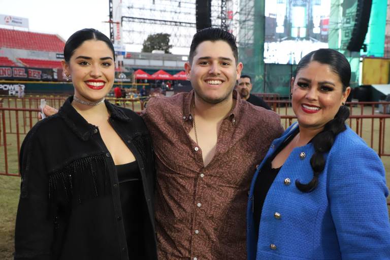 Alejandra I recibe sus atributos reales como Reina del Carnaval de Mazatlán 2023