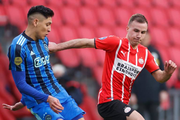 El Ajax de Edson Álvarez desbanca al PSV de Érick Gutiérrez de la cima de la Eredivisie