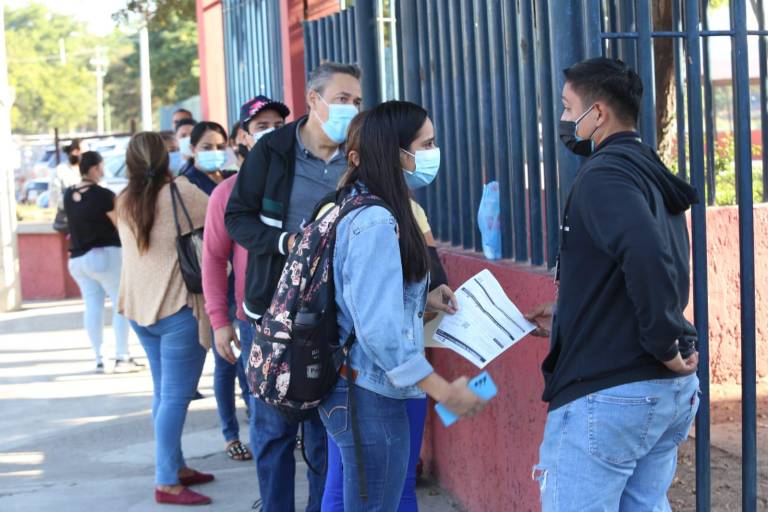 Vacunación de docentes en Mazatlán fluye con tranquilidad