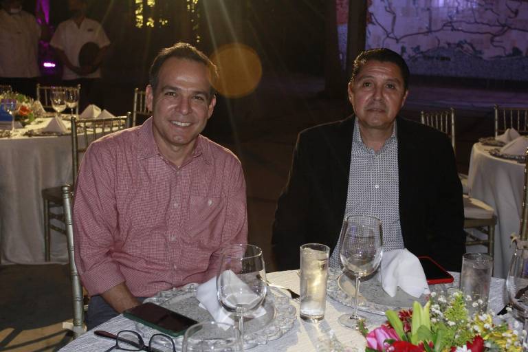 Entregan Premio al Mérito Filantrópico y Valor de Excelencia