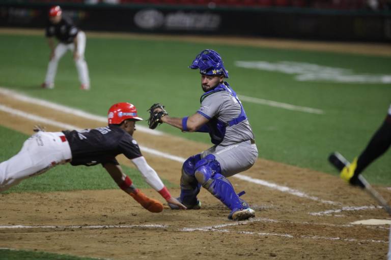 Despierta ofensiva de Venados y gana primero de la serie