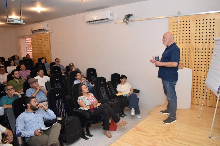 Aprenden de ‘Liderazgo Empresarial’ en La Casa del Maquío
