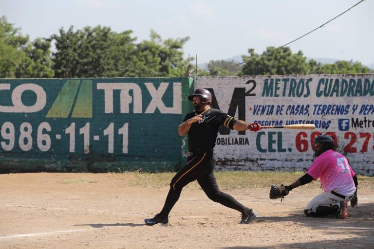 Astros de Mazatlán opacan a Taller AS-Ruiz, en el beisbol del Polluelos