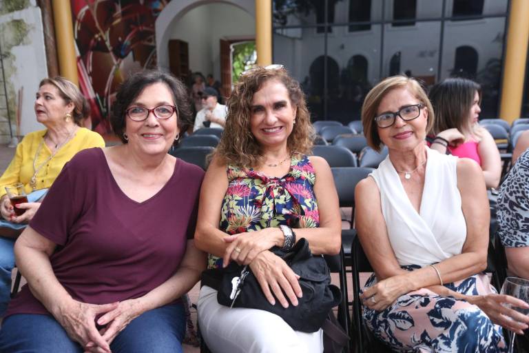Viven tarde de literatura en la presentación del libro ‘Olvidarás el fuego’, de Gabriela Riveros
