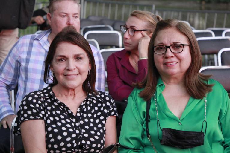 Familias enteras viven una gran fiesta sinaloense