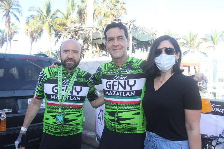 Inundan ciclistas el Malecón