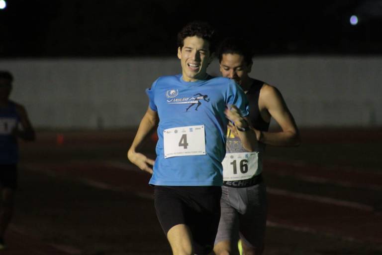 Eloy Sánchez gana los 10 kilómetros del Festival Nocturno FMMA de Fondo y Medio Fondo celebrado en Mazatlán