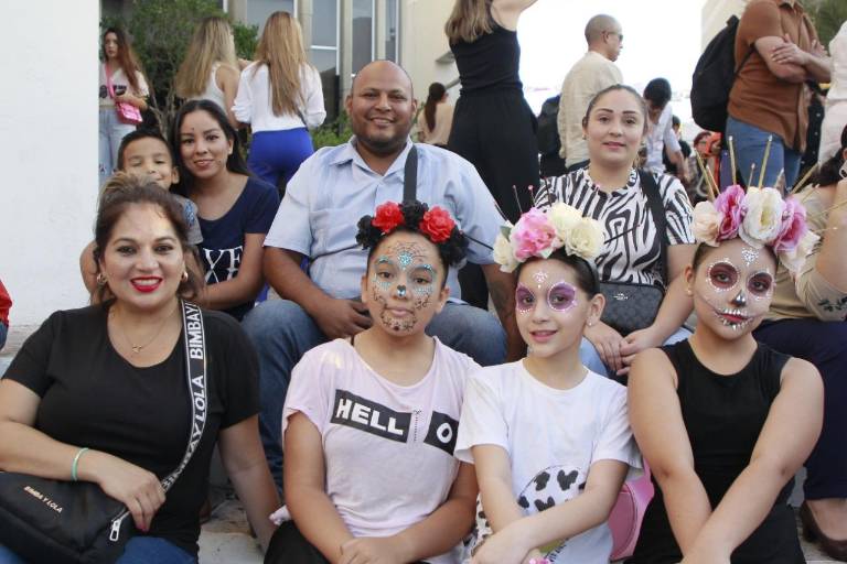 En el Isic celebran con altares y artes escénicas el Día de Muertos