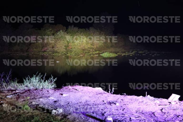Familiares relataron que el hombre se refrescaba en el río junto a ellos y de repente se sumergió y ya no salió a flote.
