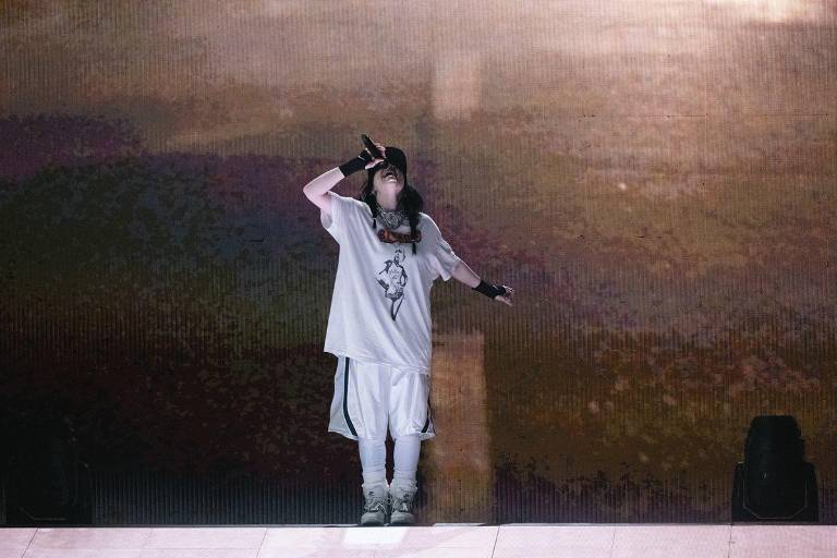 Billie Eilish se entrega a 51 mil personas en el Foro Sol