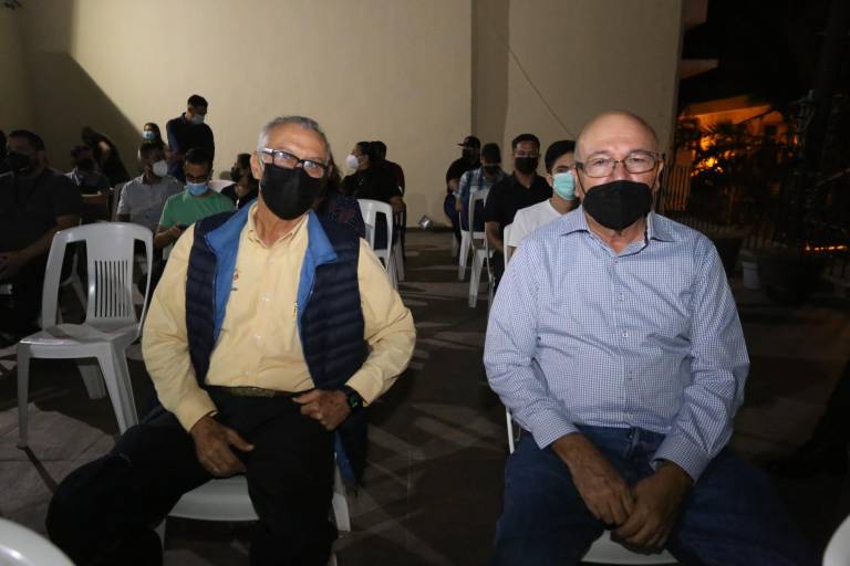 Arturo Santamaría Gómez presenta su libro ‘El futbolista sinaloense, talento, fuerza y garra’