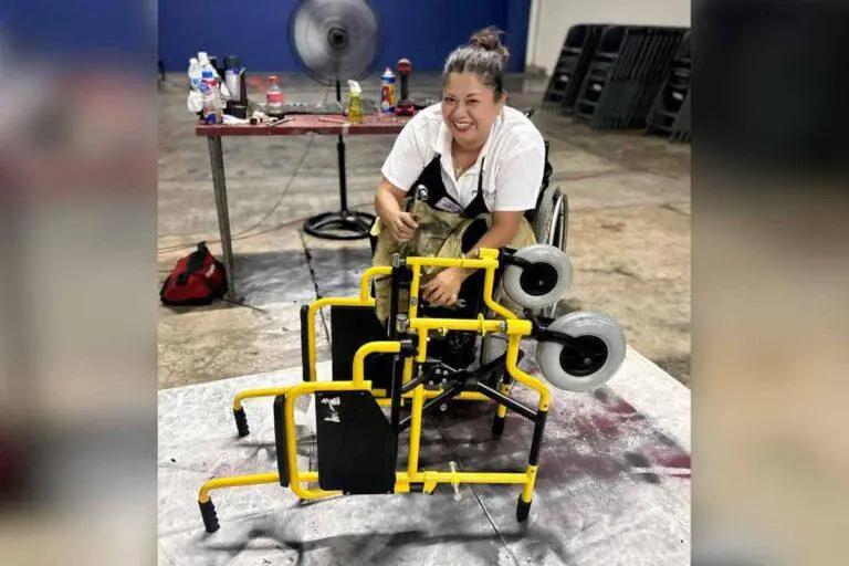 $!‘Enchúlame la silla’: la iniciativa que enseña mecánica a personas con discapacidad y las emplea