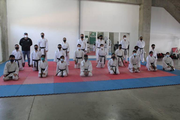 Karatecas mazatlecos se concentran de cara a competencias nacionales e internacionales