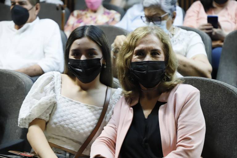 Viven velada de comedia y ópera en ‘Elixir de amor’