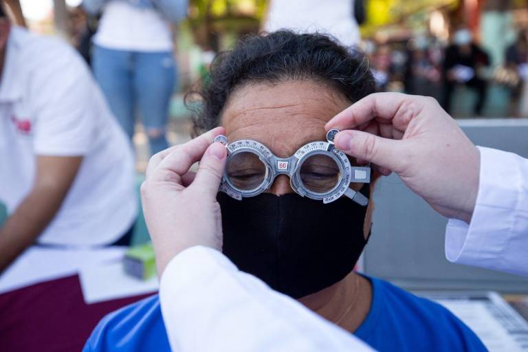 Adultos mayores reciben apoyo