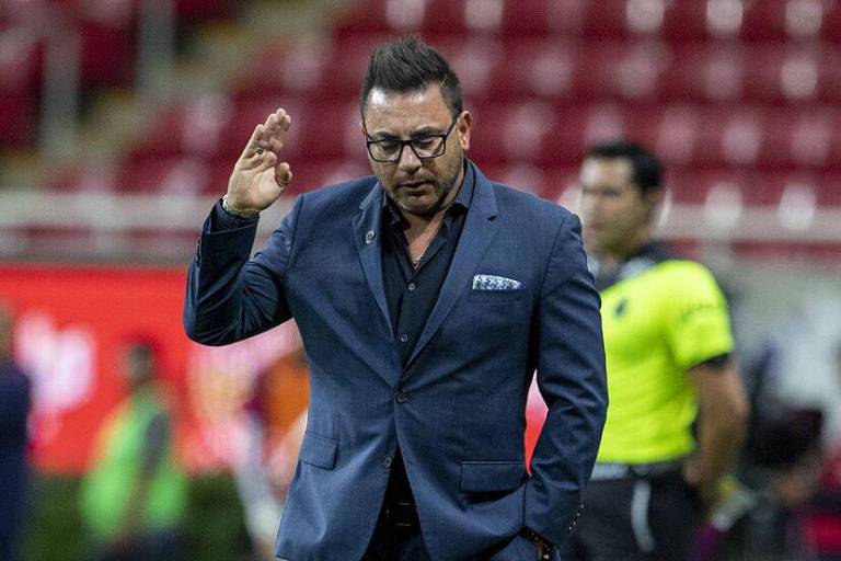 Antonio Mohamed deja de ser Director Técnico de Pumas