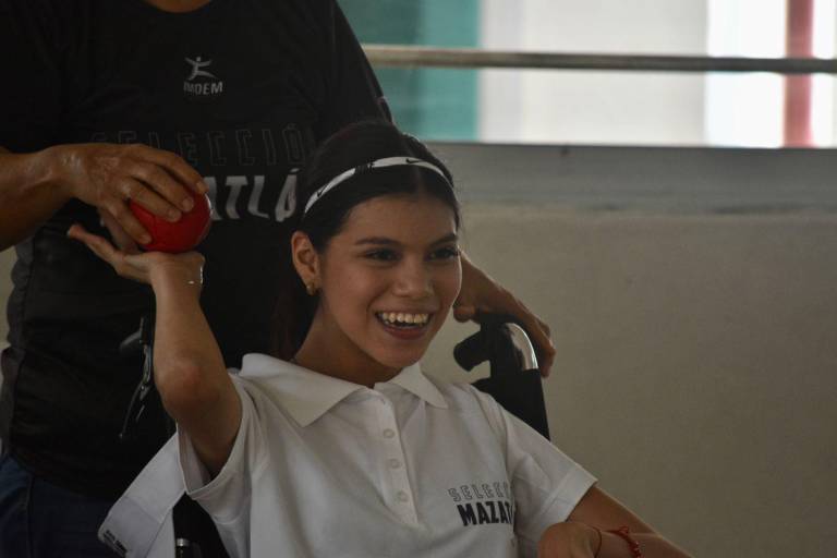 Paratletas ponen a prueba sus habilidades en exhibición de boccia