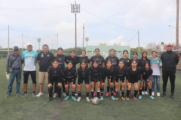 Avanza Mazatlán a la etapa estatal de futbol femenil, sin sudar el uniforme