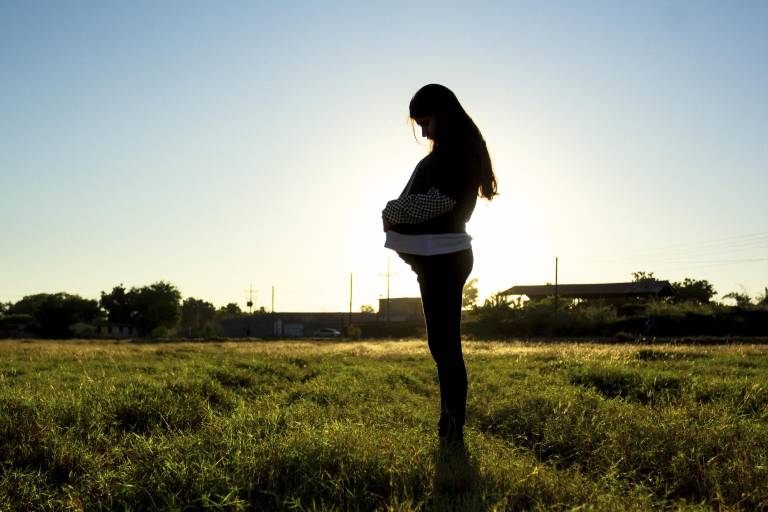¿Qué puede haber detrás de un embarazo adolescente?