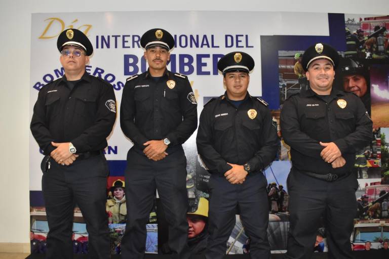 Celebran bomberos su día con reconocimientos y ascensos