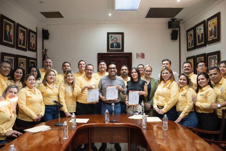 Alcalde de Culiacán recibe pliego petitorio del contrato colectivo anual del Stasac