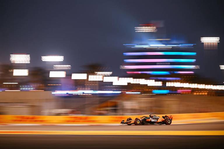 Piastri triunfa en Bahréin y McLaren domina con un emocionante podio