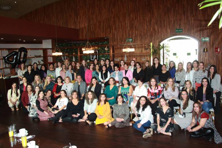 Con visión empresarial, comparte su experiencia