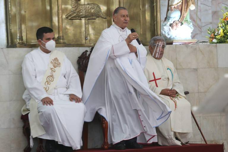 Feligreses celebran a la Virgen del Carmen