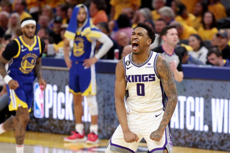 Kings sorprenden a Warriors y llevan la serie al partido 7