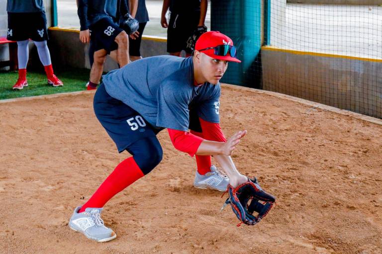 Mazatleco Marco Patiño firma para la organización de los Bravos de Atlanta