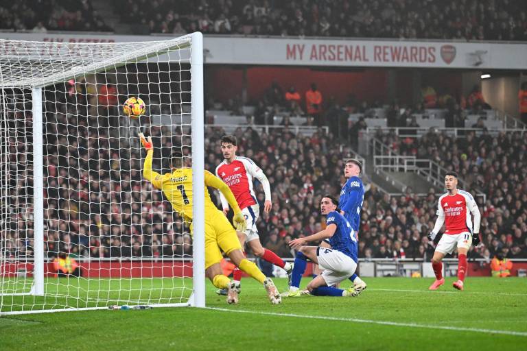 Arsenal suma su partido 11 sin perder y sigue en la pelea por la Premier League