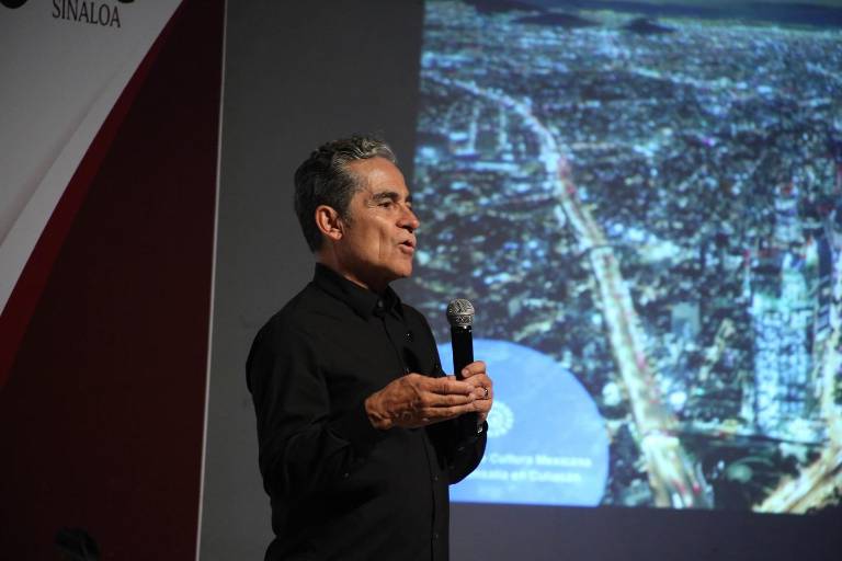 Es necesario rescatar el edificio del Mercado Garmendia, señala Felipe Leal