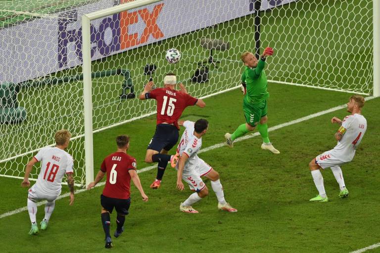 Dinamarca aplaca la reacción checa y se mete en semifinales de la Eurocopa