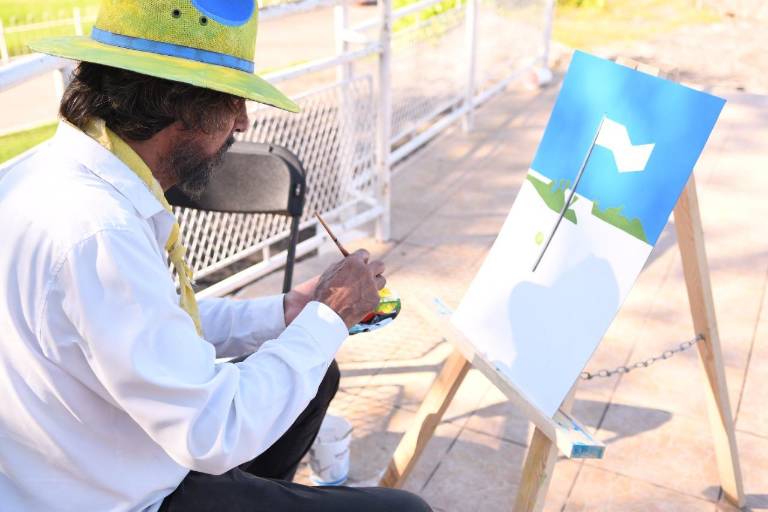 Artistas y aficionados se inspiran en la Bandera de México para pintarla