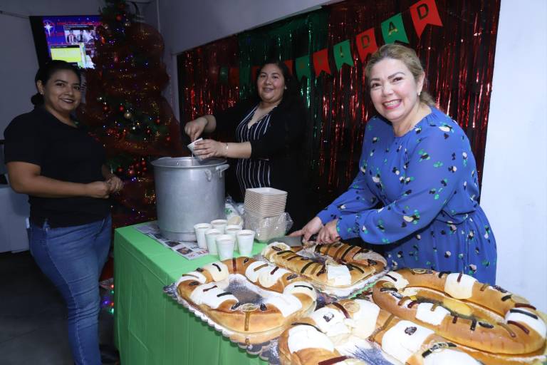 Colaboradores de Noroeste comparten la Rosca de Reyes