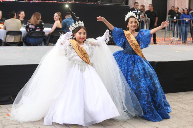 Disfrutan mazatlecos de la elección de Víctor Quiroz y Melanie Alarcón