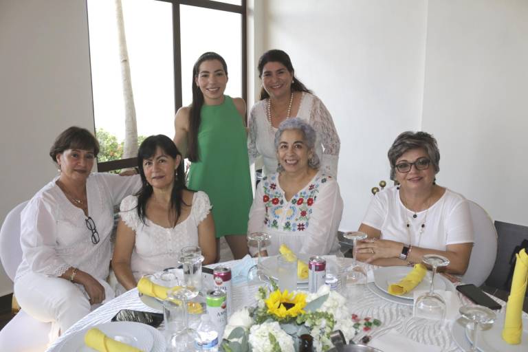 Reciben con aplausos a la ciclista sinaloense, Daniela Gaxiola