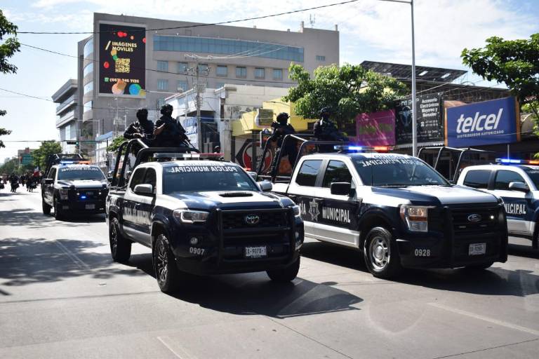 Reporta SSPyTM saldo blanco en desfile del Día de la Revolución en Culiacán