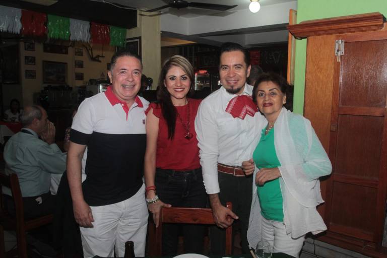 Deleitan Óscar Gómez y Andrea Rice con su voz en Noche Mexicana