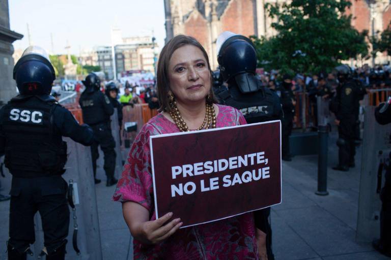 Xóchitl Gálvez denuncia a AMLO ante el INE por violencia política de género