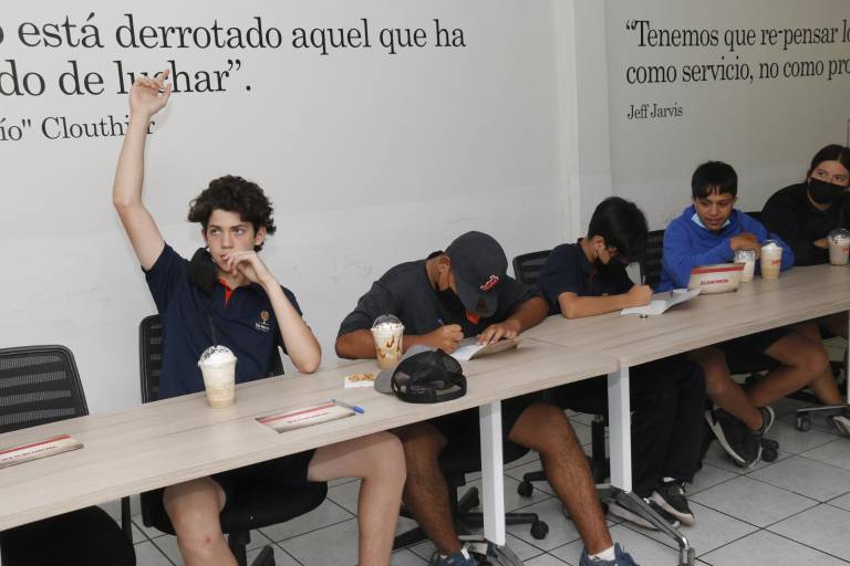 Alumnos del Vía Reggio conocen el periódico Noroeste