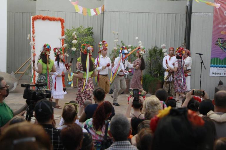 En el Isic celebran con altares y artes escénicas el Día de Muertos
