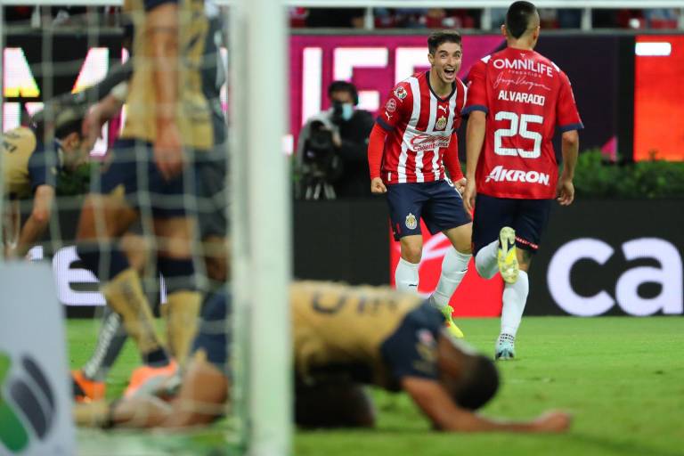 Ahora es Chivas el que golea a Pumas