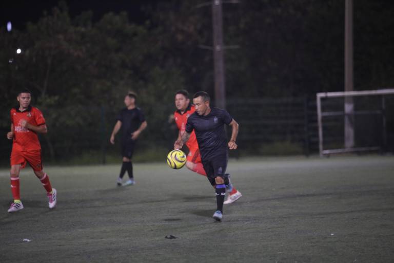 Rojos de Villa Unión pega primero en los cuartos de final de la Liga Superveteranos