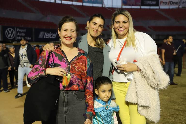 Alejandra I recibe sus atributos reales como Reina del Carnaval de Mazatlán 2023