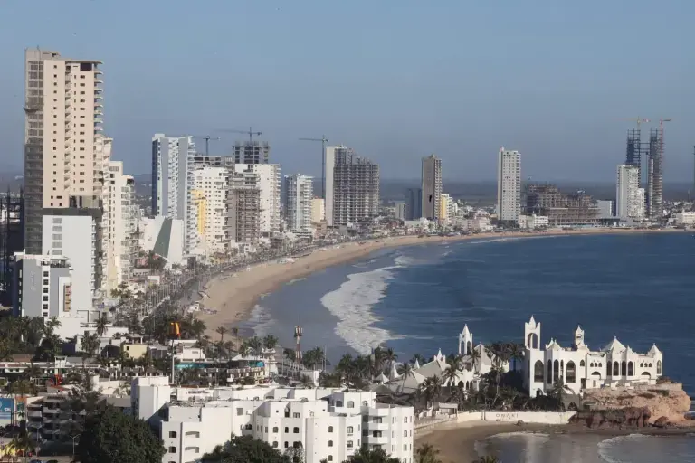 Bajas ventas en sector inmobiliario de Mazatlán afectan ingresos municipales