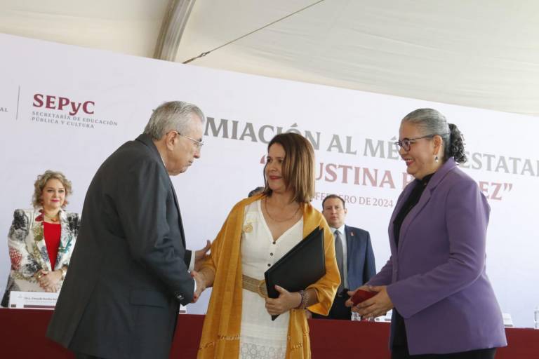 Reconocen a la mazatleca Marisol Lizárraga con Premio Agustina Ramírez 2024